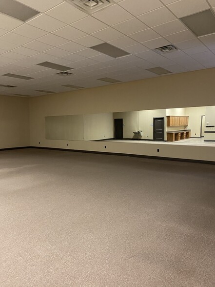 2001 SE Green Oaks Blvd, Arlington, TX for lease - Interior Photo - Image 2 of 6