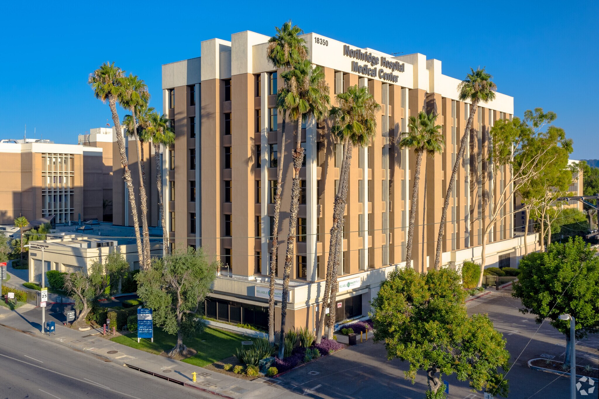 18350 Roscoe Blvd, Northridge, CA for lease Primary Photo- Image 1 of 12