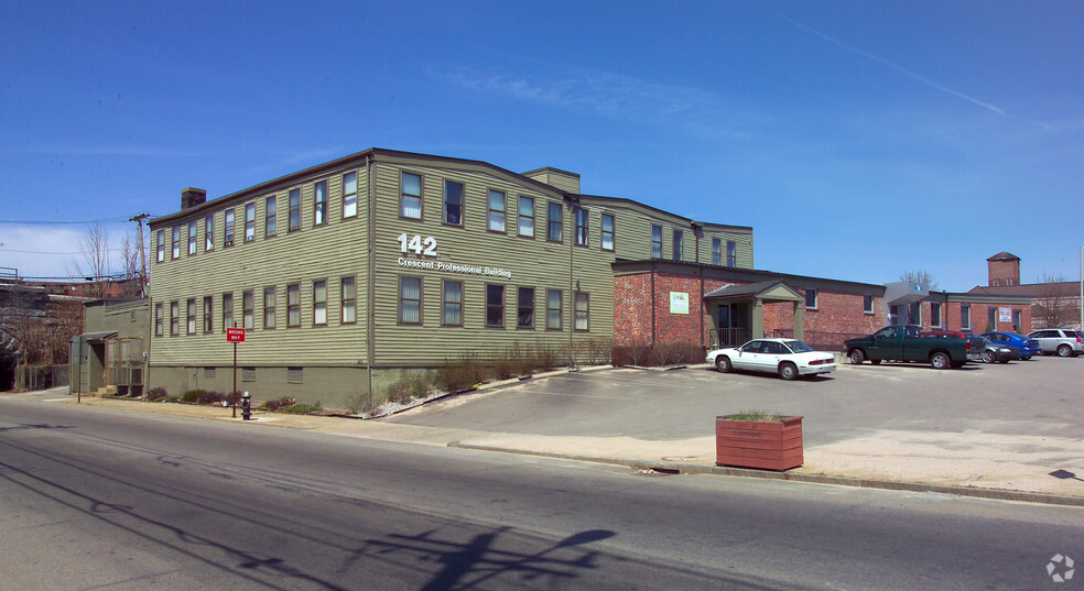 142 Crescent St, Brockton, MA for lease - Primary Photo - Image 1 of 18