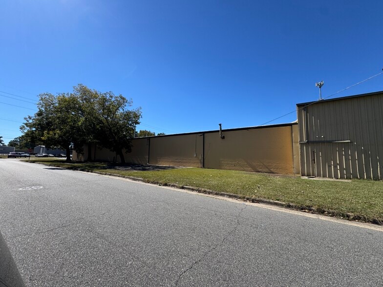 504 Nashville rd, Rocky Mount, NC for lease - Building Photo - Image 2 of 4