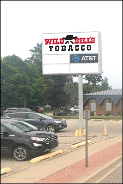 615-625 N State St, Caro, MI à louer - Photo du bâtiment - Image 2 de 5