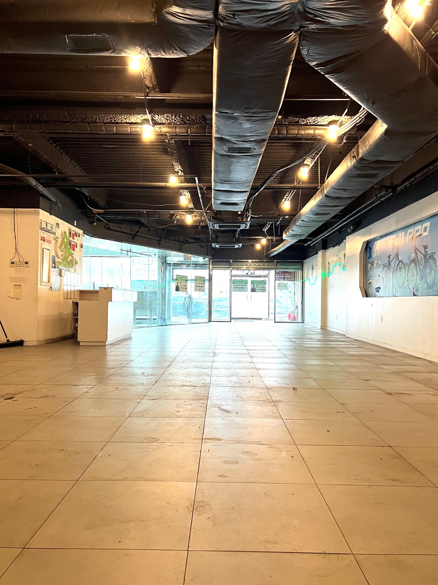 136-40 39th Ave, Flushing, NY for lease Primary Photo- Image 1 of 9