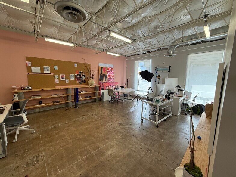 4649 Insurance Ln, Dallas, TX à louer - Photo du bâtiment - Image 3 de 6