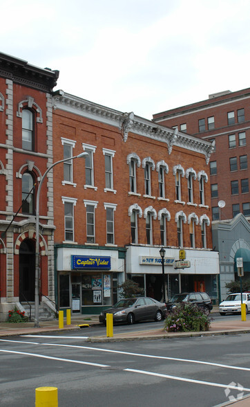 41-45 E Main St, Amsterdam, NY à vendre - Photo principale - Image 1 de 1