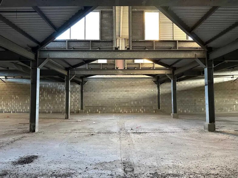 Flex in Corbas for sale - Building Photo - Image 2 of 6