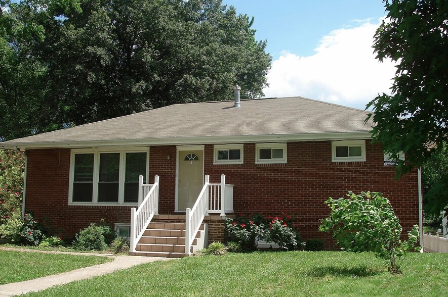 1001 W Walnut St, Carbondale, IL à vendre - Photo du bâtiment - Image 1 de 1