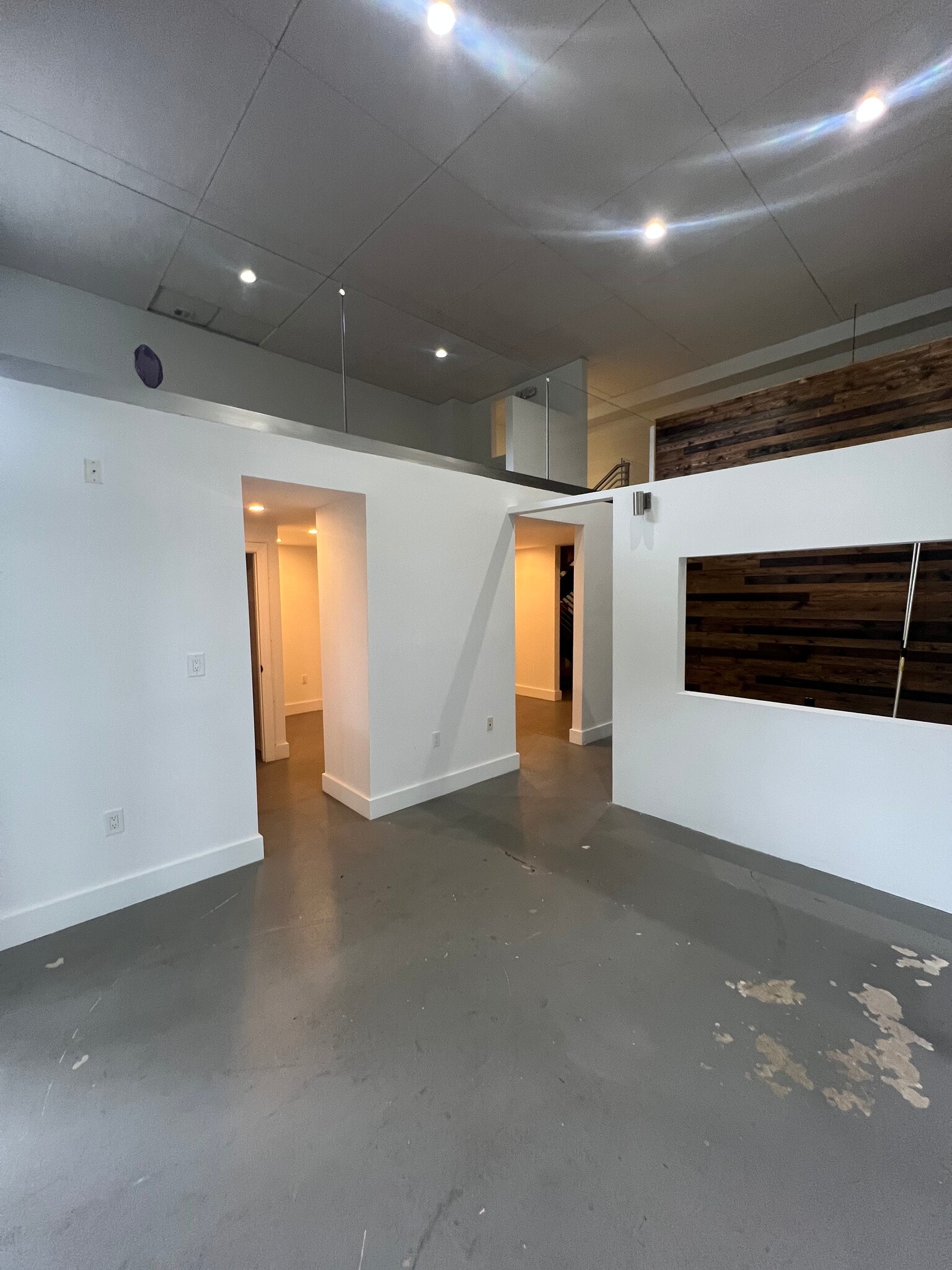 5582 NE 4th Ct, Miami, FL for lease Interior Photo- Image 1 of 3