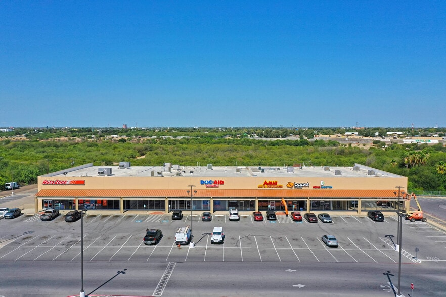 2314-2316 S Zapata Hwy, Laredo, TX à louer - Photo du bâtiment - Image 3 de 11