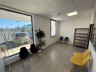 Retail in Eysines for lease - Interior Photo - Image 3 of 3