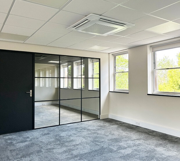 Heyes Ln, Alderley Edge for lease Interior Photo- Image 1 of 3