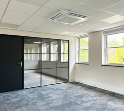 Heyes Ln, Alderley Edge for lease Interior Photo- Image 2 of 5