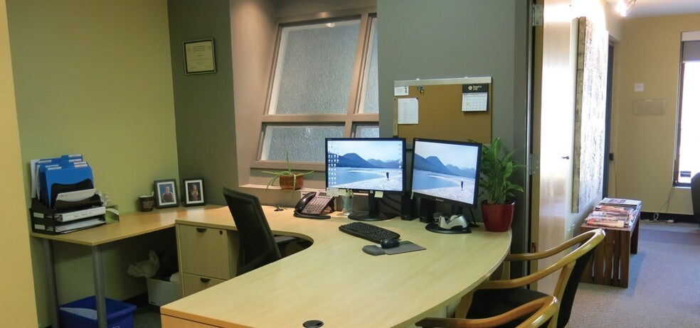 7505 104th St, Edmonton, AB à vendre - Photo intérieure - Image 2 de 9