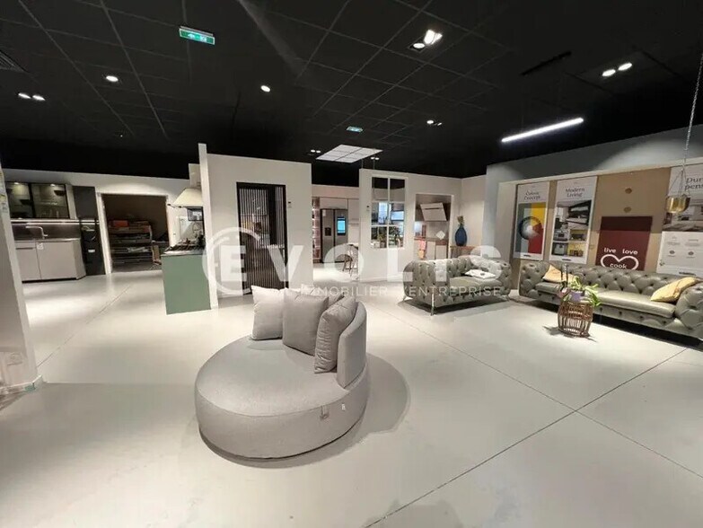Flex in Anse for lease - Interior Photo - Image 2 of 8