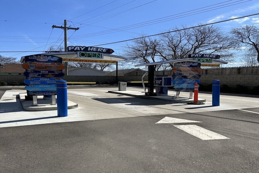 521 Elizabeth Lake Rd, Waterford, MI à vendre - Photo du bâtiment - Image 3 de 3