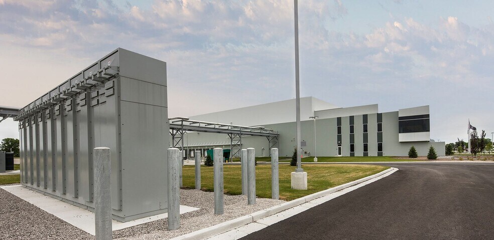 2700 S Saginaw Rd, Midland, MI à vendre - Photo du bâtiment - Image 3 de 9