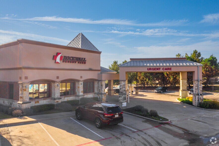 810 E Ralph Hall Pky, Rockwall, TX à louer - Photo du bâtiment - Image 1 de 5