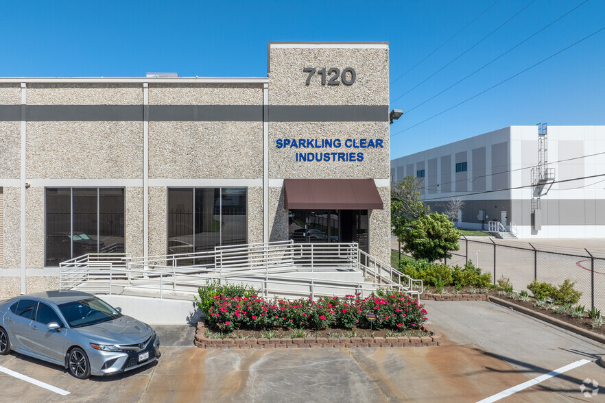 7120 Brittmoore Rd, Houston, TX for lease - Building Photo - Image 3 of 6