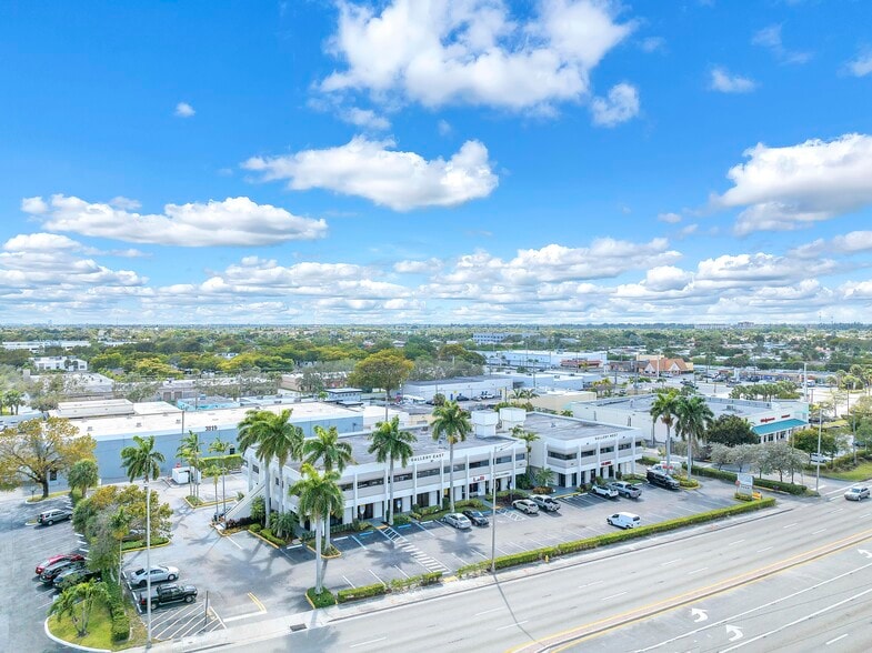 3900 W Commercial Blvd, Fort Lauderdale, FL for lease - Building Photo - Image 2 of 33