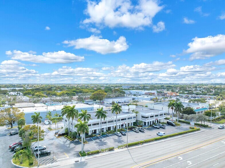 3900 W Commercial Blvd, Fort Lauderdale, FL à louer - Photo du bâtiment - Image 2 de 33