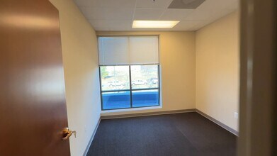 11220 Assett Loop, Manassas, VA à louer - Vidéo sur l’inscription commerciale 