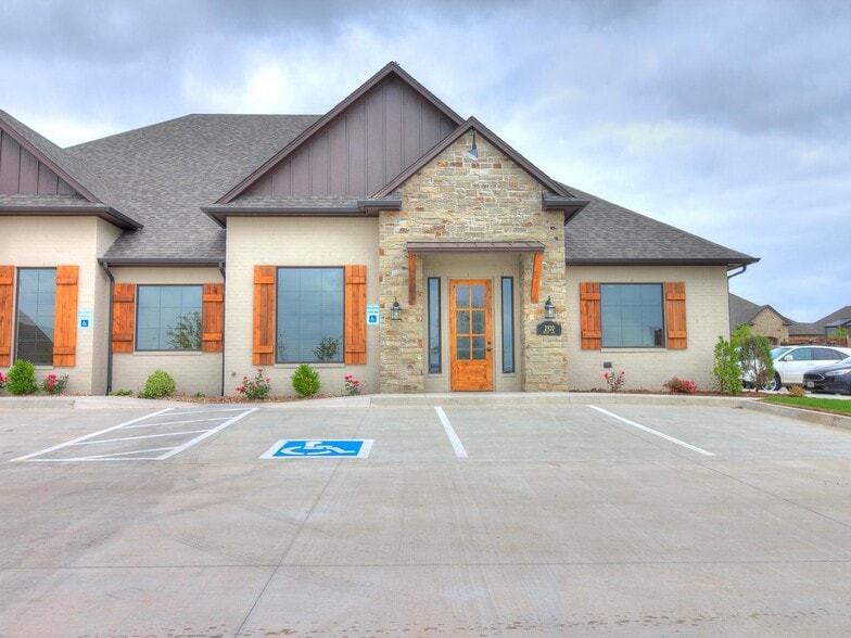 4331 Adams, Norman, OK for lease - Building Photo - Image 3 of 24
