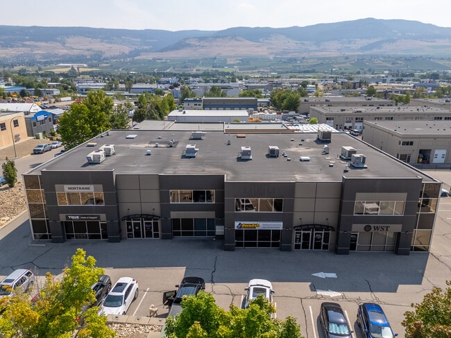 Plus de détails pour 215 Neave Rd, Kelowna, BC - Industriel à louer