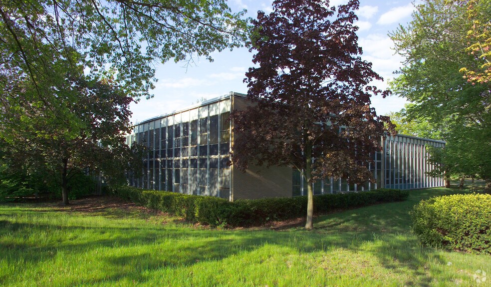 77 Pawtucket Ave, Rumford, RI à vendre - Photo du bâtiment - Image 2 de 12