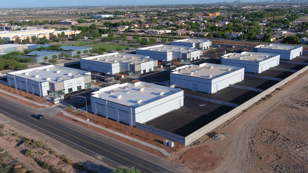 8607 E Pecos Rd, Mesa, AZ à louer - Photo du bâtiment - Image 3 de 7