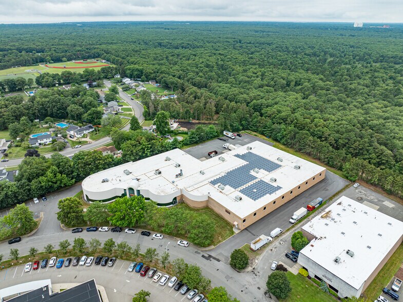 30 Crossways E, Bohemia, NY à vendre - Photo du bâtiment - Image 3 de 39