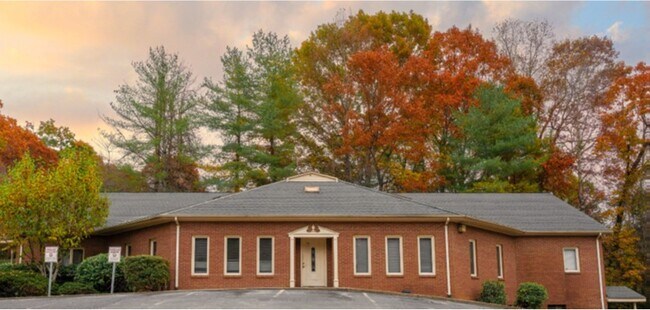 Plus de détails pour 1170 W Medical Court Dr, Marion, NC - Bureau à vendre