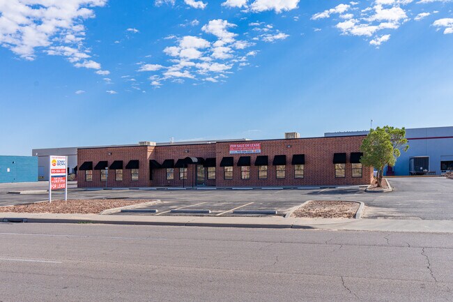 Plus de détails pour 7108 Airport Rd, El Paso, TX - Bureau aux enchères