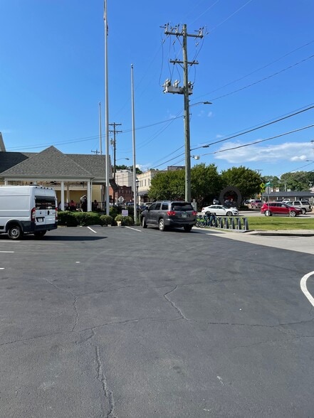 3935 Saint Elmo Ave, Chattanooga, TN à louer - Photo du bâtiment - Image 2 de 2