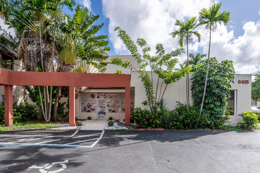 6405 NW 36th St, Miami, FL à louer - Photo du bâtiment - Image 1 de 11