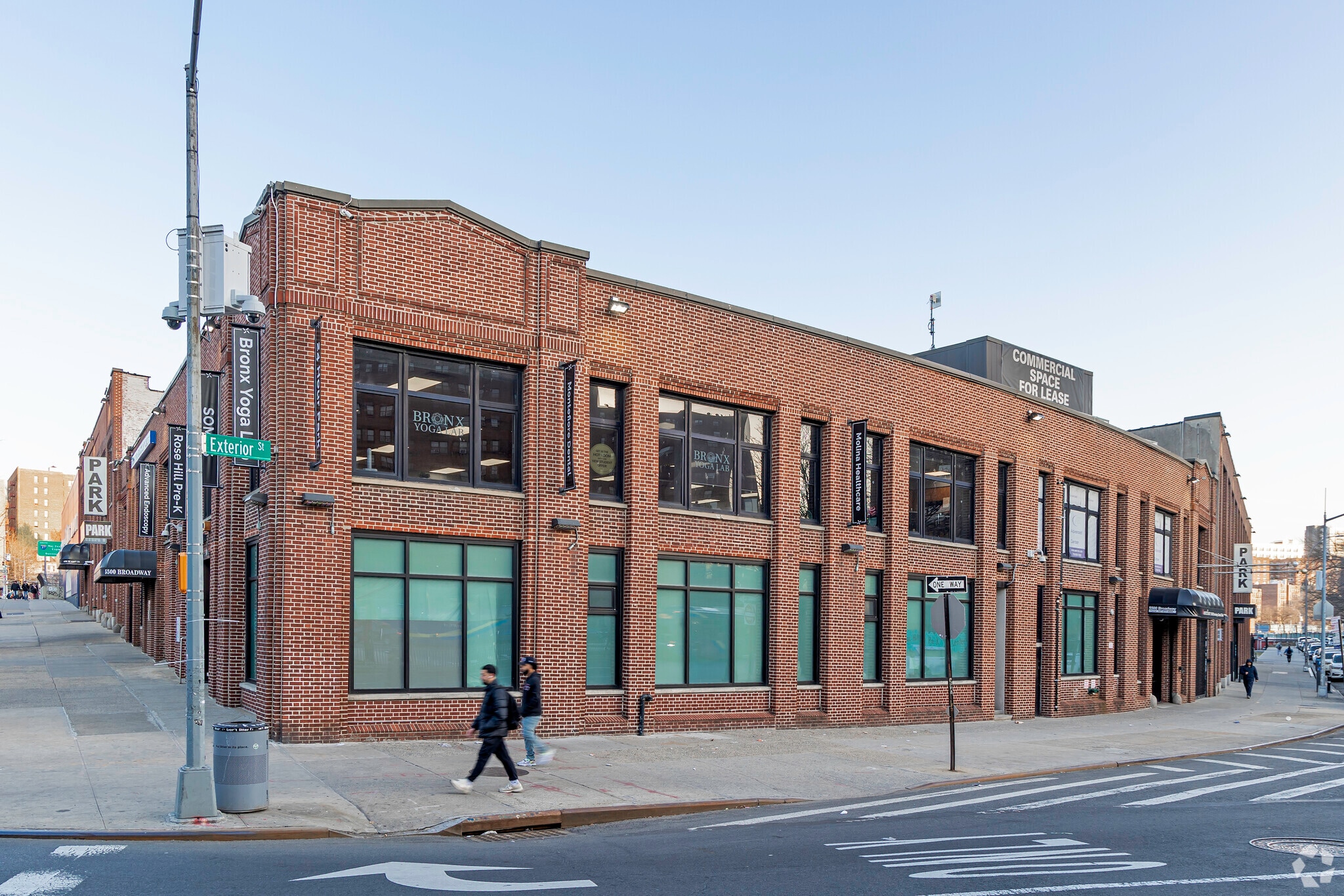 Broadway Crossing portfolio of 2 properties for sale on LoopNet.ca Primary Photo- Image 1 of 3