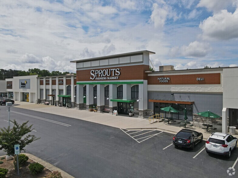 3315-3391 Battleground Ave, Greensboro, NC for lease - Primary Photo - Image 1 of 11