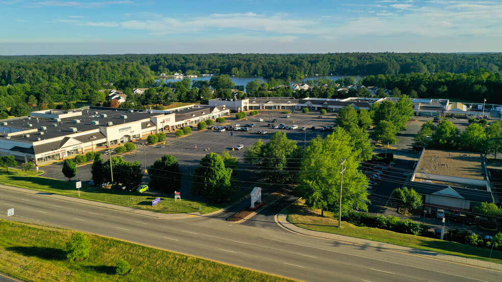 6521-6661 Lake Harbour Dr, Midlothian, VA à louer - Photo du bâtiment - Image 1 de 8