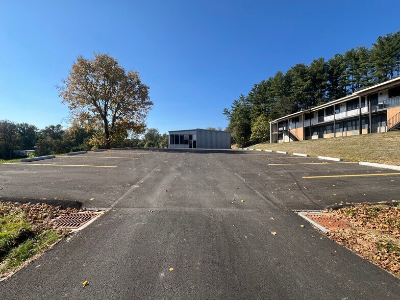 205 Parkway Pl, Parkersburg, WV for lease - Building Photo - Image 2 of 8