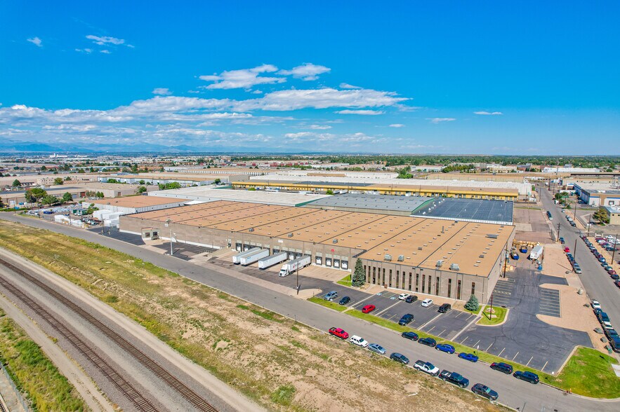 NE Denver Value Add Industrial Portfolio portefeuille de 2 propriétés à vendre sur LoopNet.ca - Photo du bâtiment - Image 2 de 14