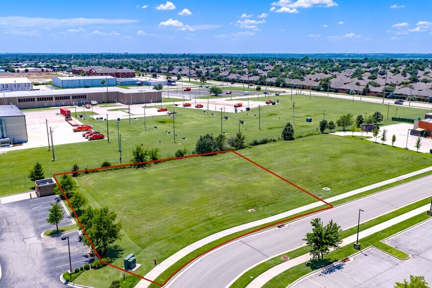 3480 RC Luttrell Dr, Norman, OK à vendre - Photo du bâtiment - Image 1 de 22