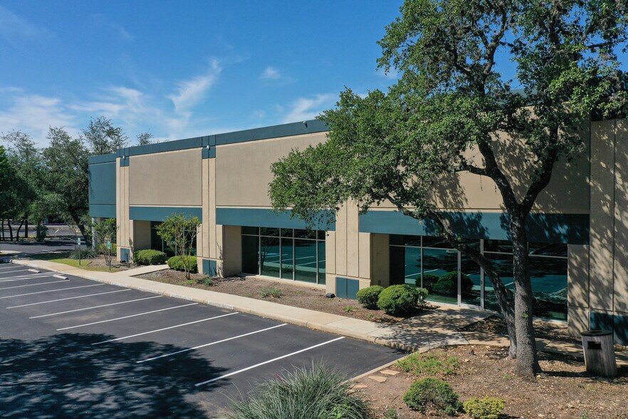 5730 Northwest Pky, San Antonio, TX for lease - Building Photo - Image 1 of 5