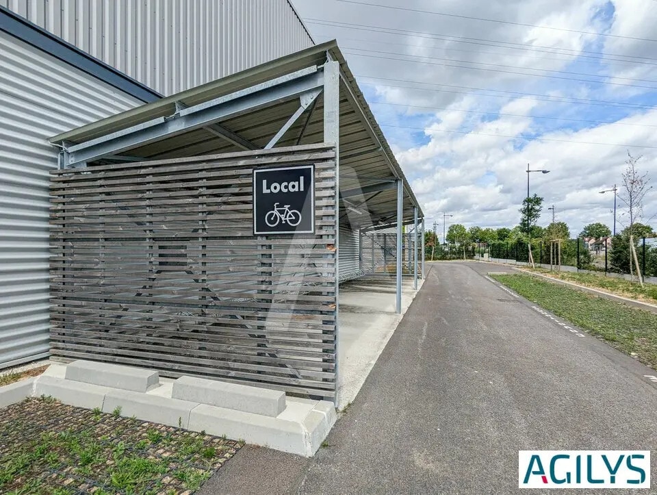 Flex in Corbeil-Essonnes for lease Building Photo- Image 1 of 13