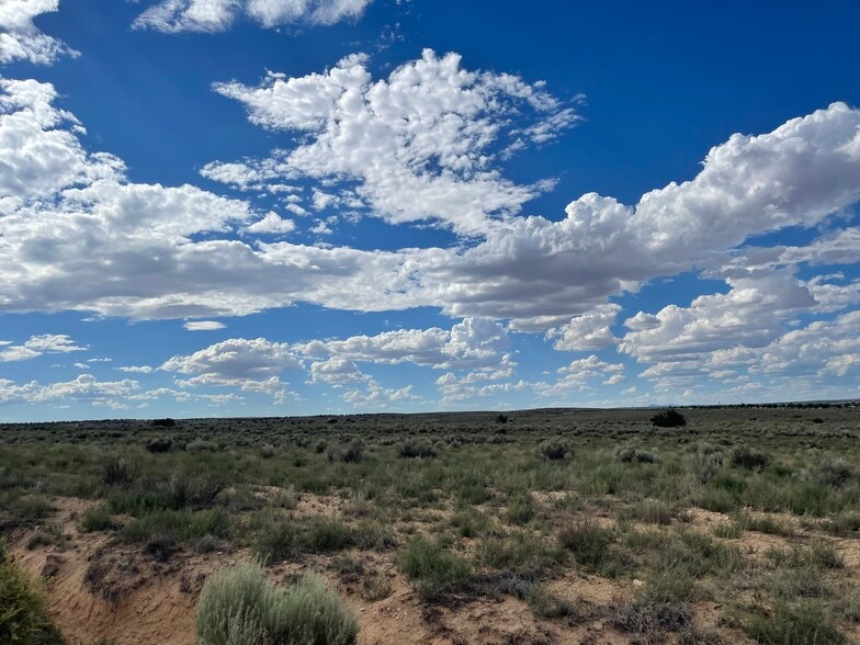 18th Avenue Northeast, Rio Rancho, NM for sale - Primary Photo - Image 1 of 3