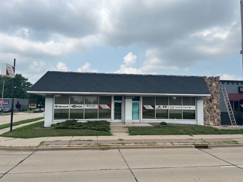 1624 E Wisconsin Ave, Appleton, WI for sale - Building Photo - Image 2 of 17