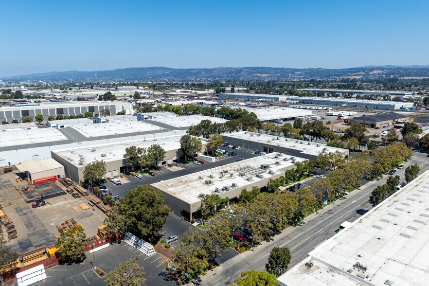 2235 Polvorosa Ave, San Leandro, CA à louer - Aérien - Image 2 de 4