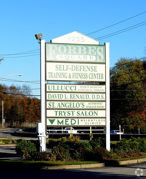 1235 Wampanoag Trl, Riverside, RI à louer - Photo du bâtiment - Image 3 de 29