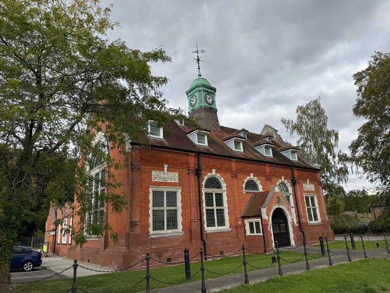 Poplar Dr, Brentwood for lease - Primary Photo - Image 1 of 1