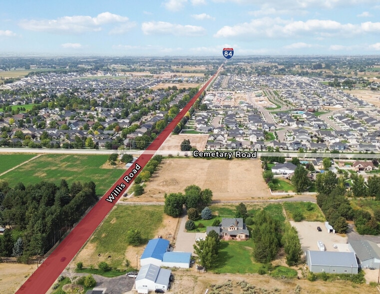 3.75 Acres portfolio of 6 properties for sale on LoopNet.ca - Building Photo - Image 2 of 5