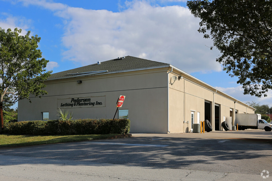 792 SW Grove Ave, Port Saint Lucie, FL for lease - Building Photo - Image 2 of 6