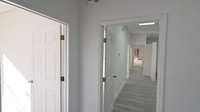 1440 N Nova Rd, Daytona Beach, FL à louer - Vidéo sur l’inscription commerciale 