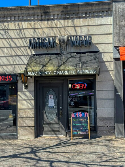 27-39 LaSalle Rd, West Hartford, CT à louer - Photo du bâtiment - Image 3 de 6